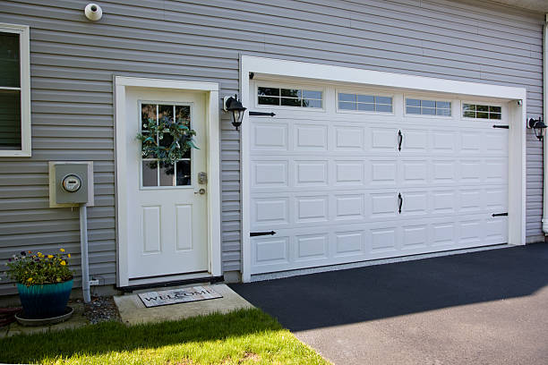 24/7 Emergency Garage Door Panel Replacement experts in Ridgewood, IL